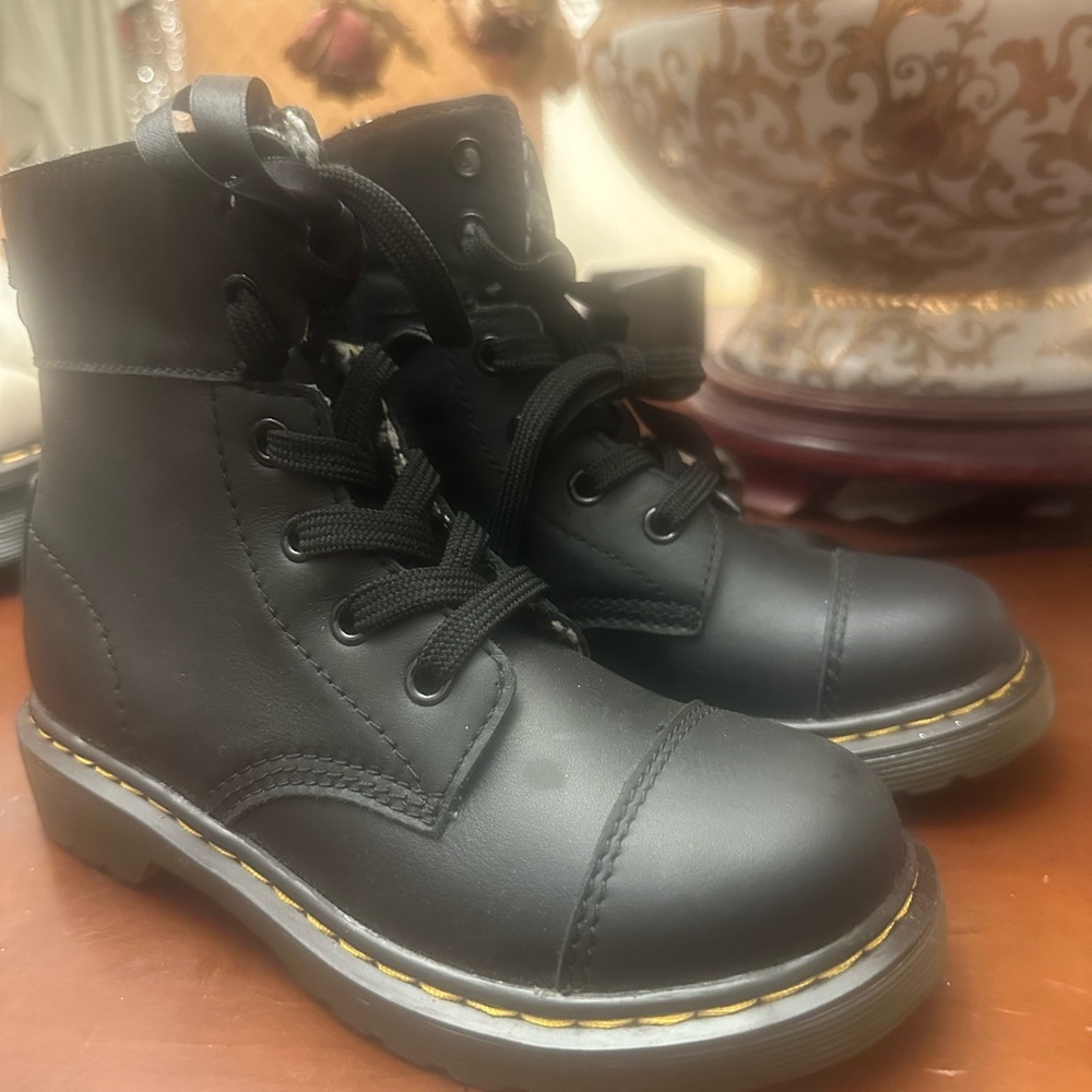 ✔️#62 Juniors Dr Marten Black Combat Boots with Side Zipper